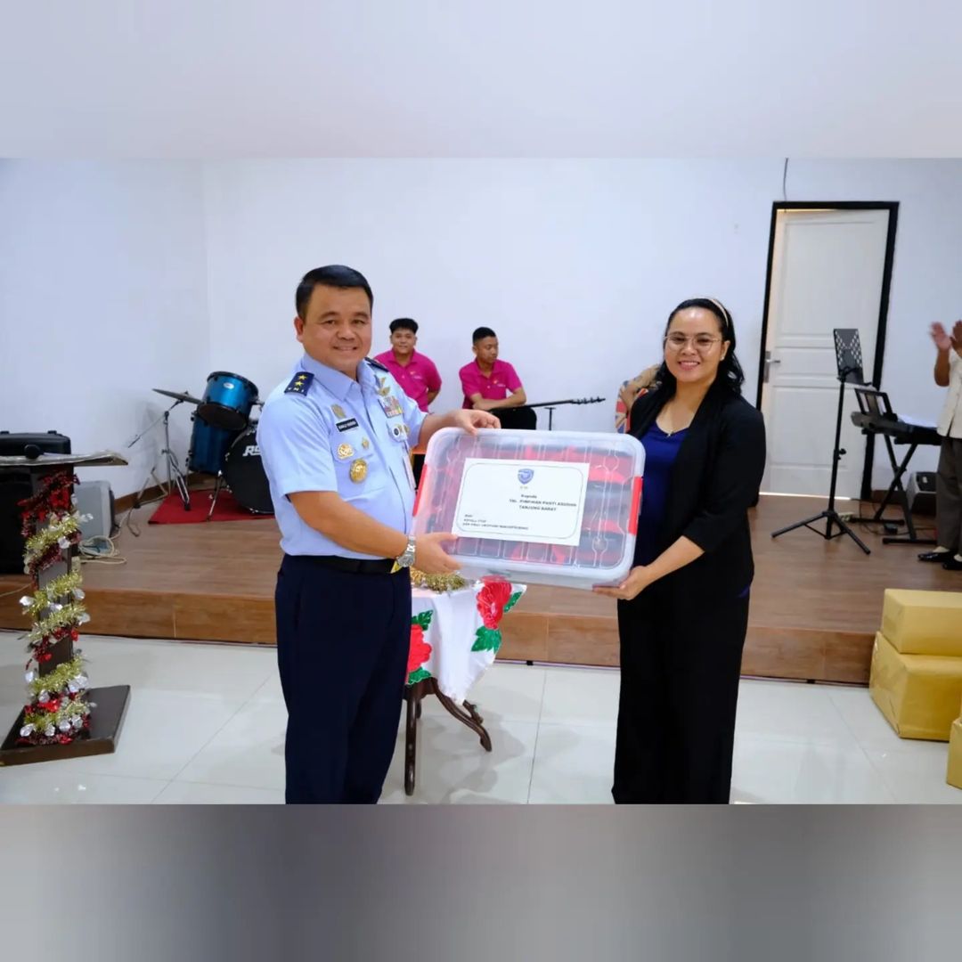 WARGA KRISTIANI MAKOOPSUDNAS BERBAGI KEBAHAGIAAN BERSAMA PENGHUNI PANTI ASUHAN TANJUNG BARAT JAKARTA 