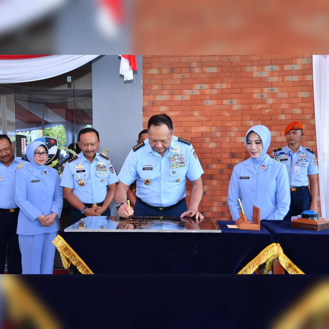 PANGKOOPSUDNAS HADIRI PERESMIAN SATRAD 221 UNIT RADAR PACITAN
